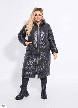 Женское зимнее стеганое ромбами пальто на молнии с капюшоном большие размеры 50-606 фото