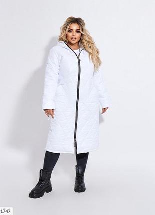 Женское зимнее стеганое ромбами пальто на молнии с капюшоном большие размеры 50-603 фото