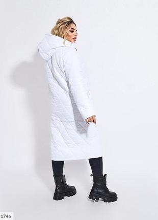 Женское зимнее стеганое ромбами пальто на молнии с капюшоном большие размеры 50-604 фото