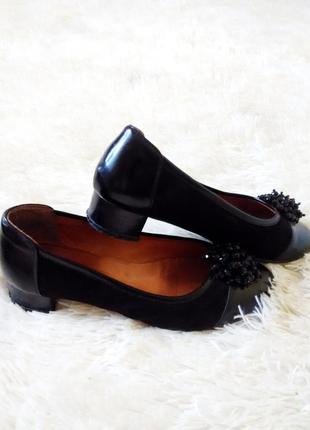 Красивые черные замшевые туфли на низком каблучке3 фото