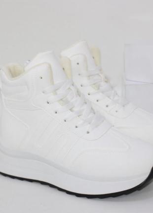 Жіночі білі зимові спортивні черевики на хутрі