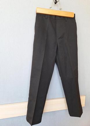 Черные школьные брюки на мальчика от george 6-7 лет