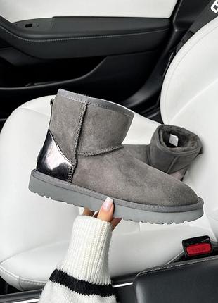 Женские зимние угги ugg mini grey patent peel натуральная замша овчина серые лакированная пятка