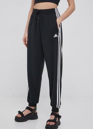 Adidas штаны спортивные джоггеры спортивные штаны essentials studio lounge 3-stripes hd4306 черный loose fit