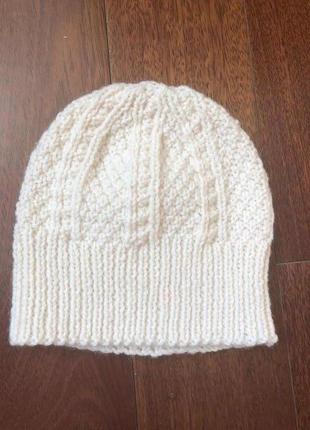 Нова в'язана шапка демісезонна
