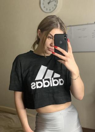 Оригинальный оверсайз кроп топ топик adidas из новых коллекций1 фото