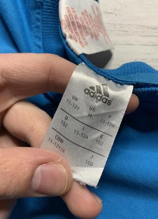 Оригинальная футболка adidas с лампасами и большим принтом10 фото