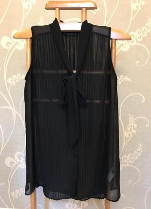 Очень красивая и стильная брендовая блузка.