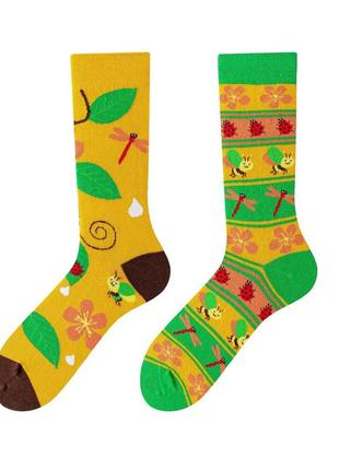 Новинка! супер модні та яскраві шкарпетки для дівчат. різнопарні шкарпетки в одному стилі. бджілка.