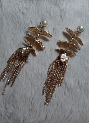 Довгі сережки квітка з камінчиками, колір золото