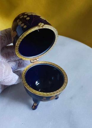 Коллекционная шкатулка в виде яйца