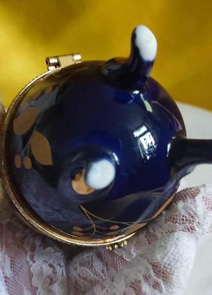 Коллекционная шкатулка в виде яйца