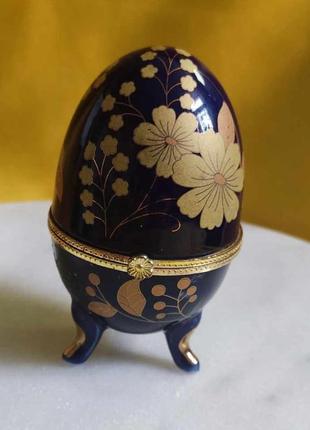Коллекционная шкатулка в виде яйца
