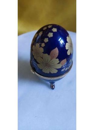Коллекционная шкатулка в виде яйца