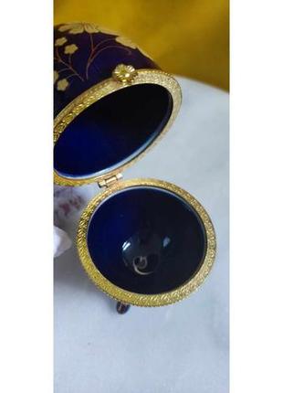 Коллекционная шкатулка в виде яйца