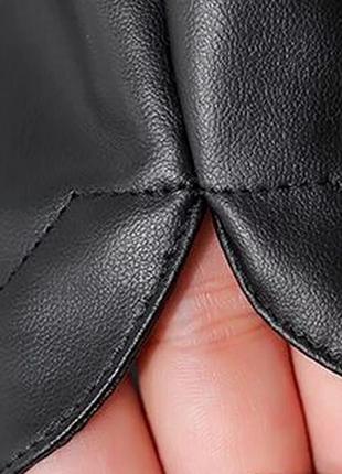 Женские шорты  из экокожи на легком флисе черные icon7 фото