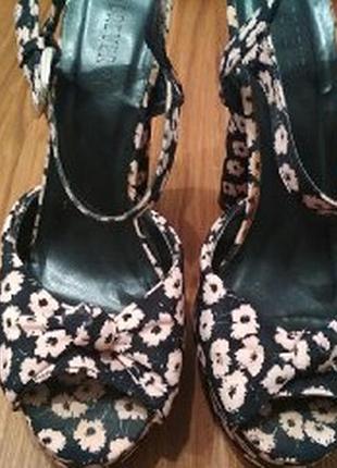 Босоножки бренда forever 21