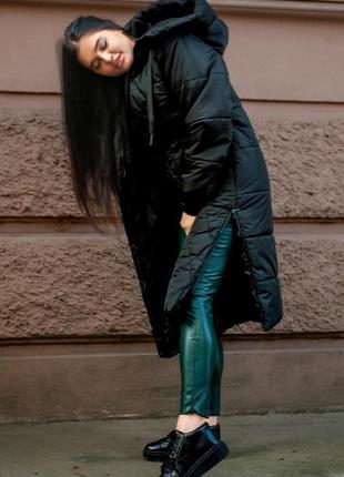 Длинное женское зимнее пальто стеганное с капюшоном и разрезами черное 46 - 48р1 фото
