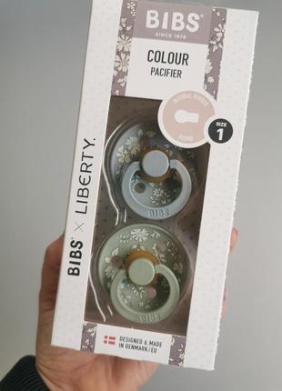 Соска пустушка bibs x liberty colour latex round (кругла) – capel sage / cloud mix (2 в упаковці) 0-6 міс