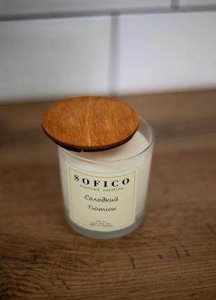 Соевая ароматическая свеча "сладкий табак" sofico candles1 фото