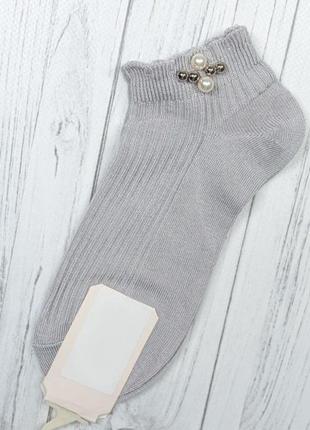 Сірі низькі шкарпетки з намистинами