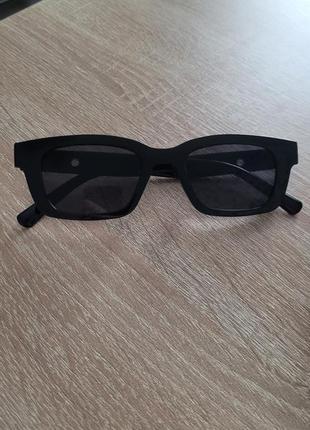 Солнцезащитные очки прямоугольные черные  * нюанс4 фото