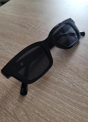 Солнцезащитные очки прямоугольные черные  * нюанс1 фото
