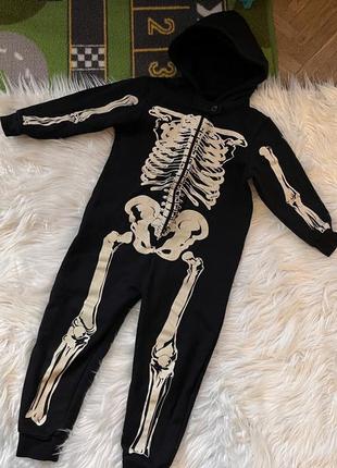 Комбинезон пижама кигуруми на флисе со скелетом primark на 4-5 лет