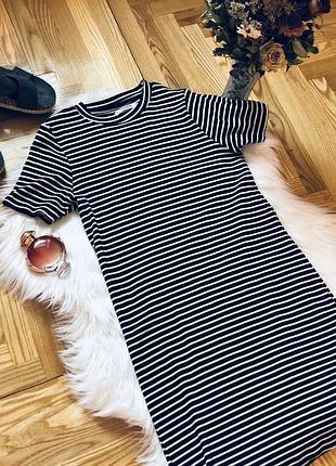Жіноча пліття в полоску