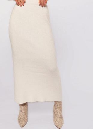Юбка женская длинная вязанная теплая молочного цвета. модель uw925