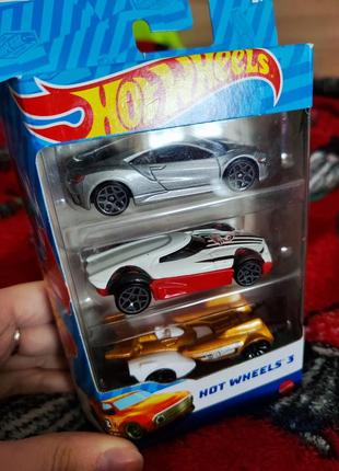 Набор из 3-х базовых машинок mattel hot wheels3 фото