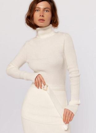 Теплый длинный вязанный свитер женский с воротом молочного цвета. модель sw927