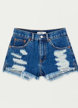 Модные джинсовые шорты pull&bear с потертым эффектом и  разрывами.3 фото