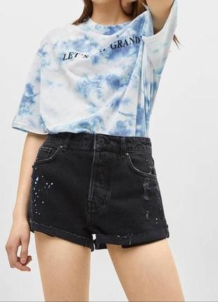 Модні джинсові шорти bershka чорного кольору, з потертим ефектом і розривами.