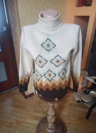 Шерстяной свитер