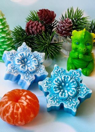 Мило ручної роботи сніжинка з рослинними та ефірними оліями