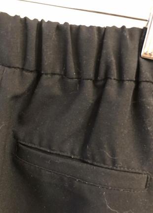 Черные укороченные ткачевые легкие брюки oodji4 фото