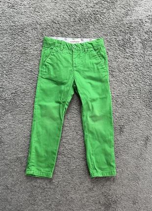 Яркие зеленые брюки