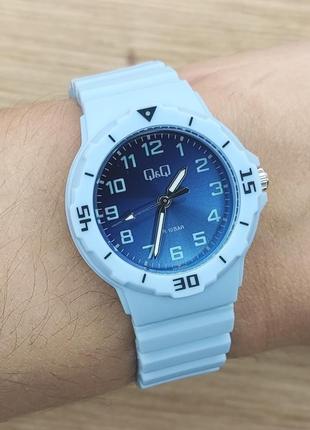 Дитячий годинник q&q vr19j020y