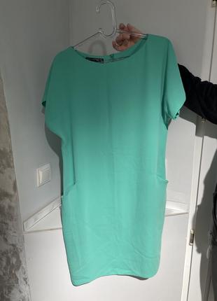 Сукня зеленого відтінку