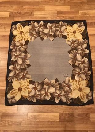 Платок в полоску и в цветочный принт