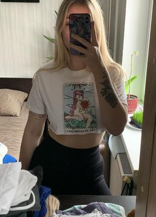 Вкорочена футболка bershka