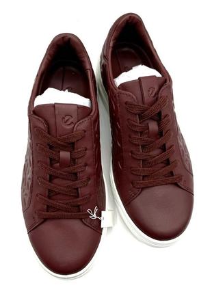 Оригінальні жіночі кросівки шкіряні від бренду ecco