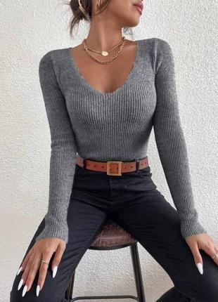 Базова жіноча трикотажна кофта з круглим вирізом