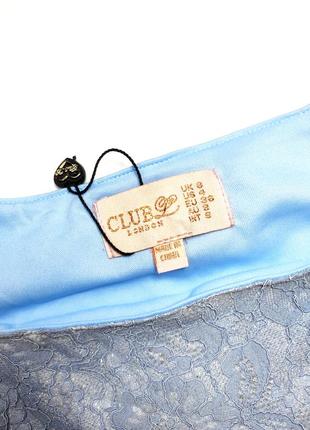 Платье футляр женского мини голубого цвета в цветочный принт с разрезом от бренда club london xs s5 фото
