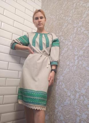 Льняное женское вышиванное платье