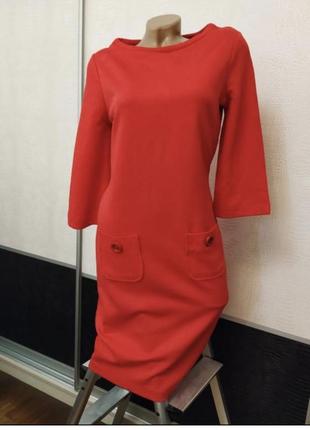 Красное трикотажное теплое платье с карманами