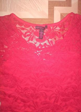 Красное платье с кружевом, на подкладке, с красивым декольте2 фото