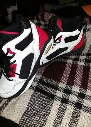 Неймовірно круті шкіряні   джогери кросовки.