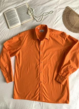 Яркая оранжевая мужская рубашка